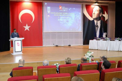 İKÇÜ'de dijital çağda hukuk sempozyumu