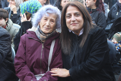 YILLARA DAYANAN ÖĞRETMEN-ÖĞRENCİ İLİŞKİSİNE GÜZEL ÖRNEK