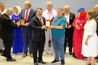 ŞEHİTLERİMİZ ANILDI, ZAFER BAYRAMIMIZ KUTLANDI