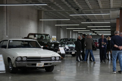 Klasik otomobil müzayedesine yoğun ilgi