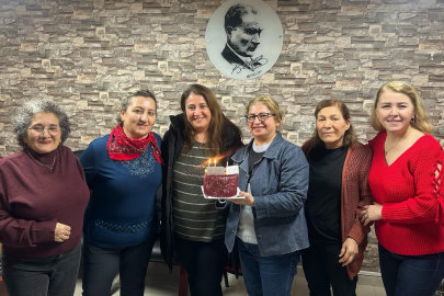 SERPİL KÜÇÜK, EKİBİNİN GÜZEL GÜNÜNDE YANINDASERPİL KÜÇÜK, EKİBİNİN GÜZEL GÜNÜNDE YANINDA