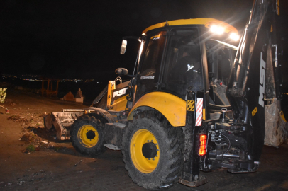 Gemlik’te fırtına sonrası sahiller temizlendi