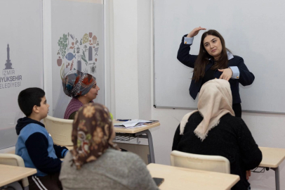 İzmir'de bebekler hayata eşit bakıyor