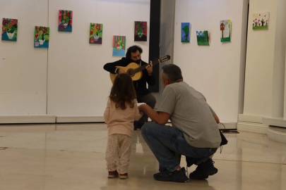 İstanbul'da Maltepeli küçük ressamların sergisi açıldı