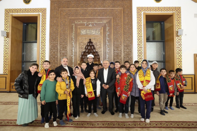 Kayseri protokolü teravihde halkla buluştu