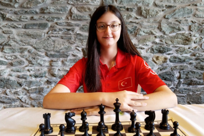 Kraliçeler Online Satranç Festivali'nde yarı finalde Bursalı bir isim