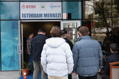 Bursa Osmangazi'de vatandaşlar istihdam buluşmalarıyla iş sahibi oluyor