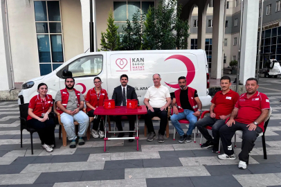 Hopa Kaymakamı Karakaya’dan kan bağışı aracına ziyaret