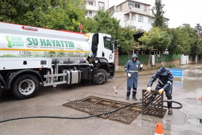 Gebze'de ekiplerden sağanak mesaisi