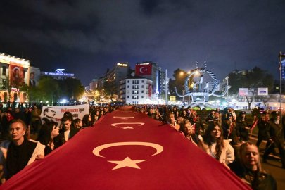 Başkentliler meşalelerle 2. Meclis’e yürüdü